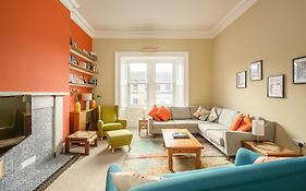 5-Br 3-Bth Newington Apartment - Modern & Spacious